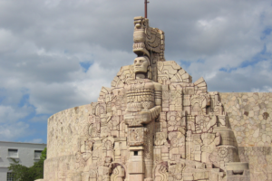 Monumento a la Patria en Mérida, un símbolo icónico de la ciudad y su cultura.