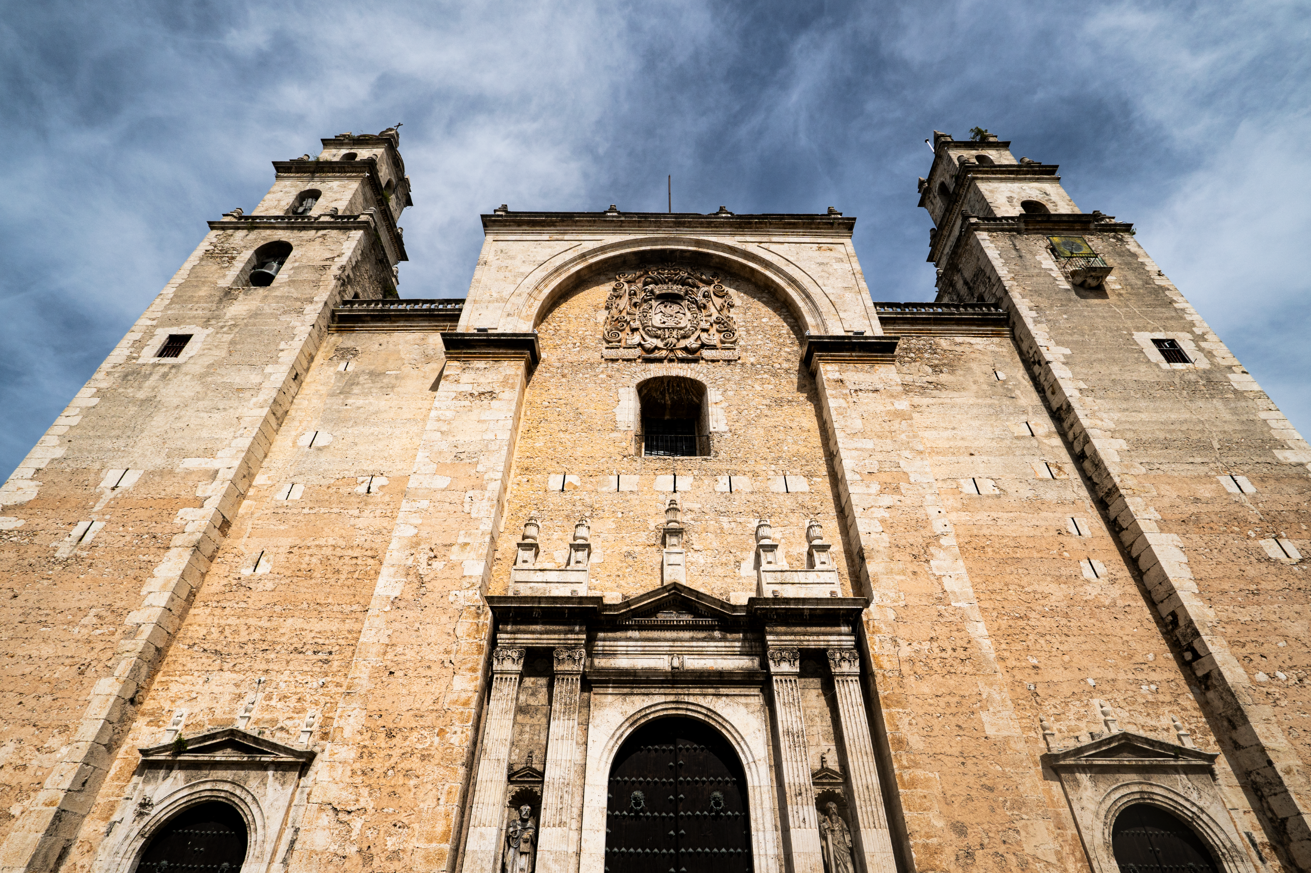 Fachada principal de la Catedral de Mérida, uno de los íconos históricos más representativos del centro de la ciudad.